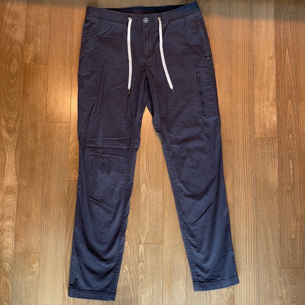 Men’s Black Vuori Pants size L
